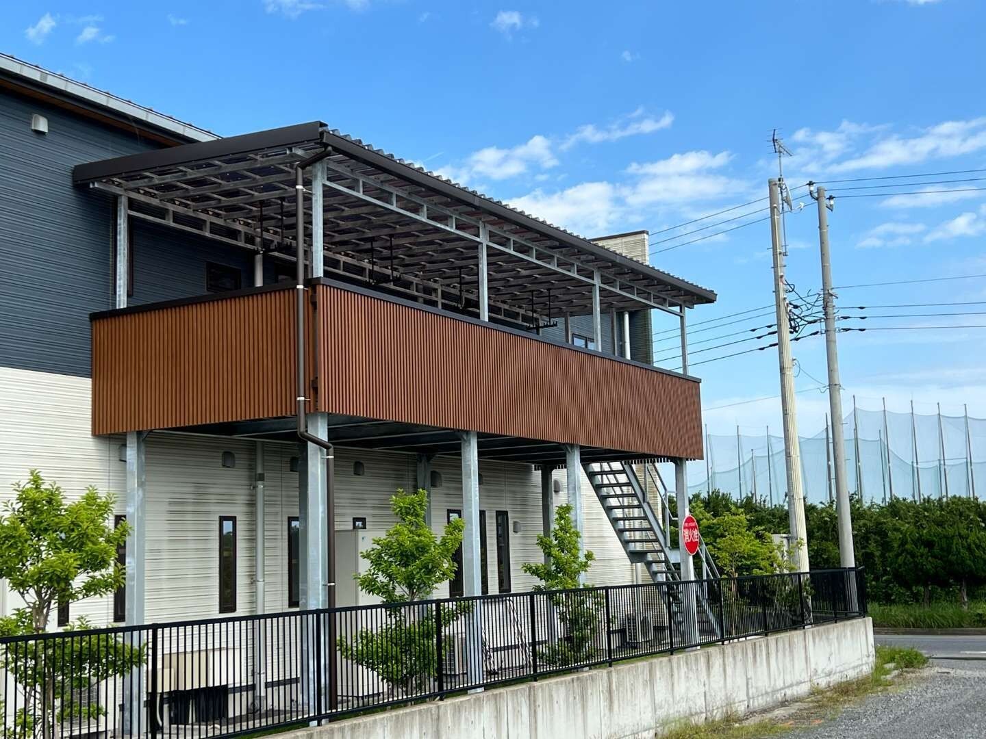 鹿嶋市　店舗外壁のカバー工法
