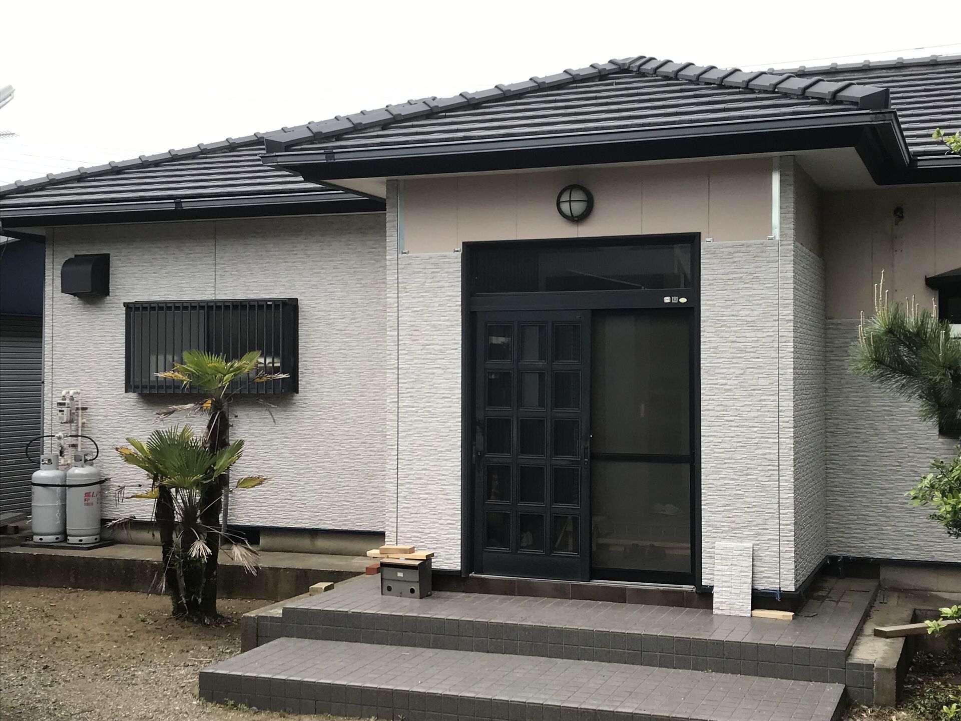 鹿嶋市　店舗外壁のカバー工法